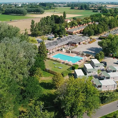 Hotiday Arena Szálloda 3*