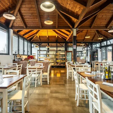 Hotel Hotiday Arena 3*