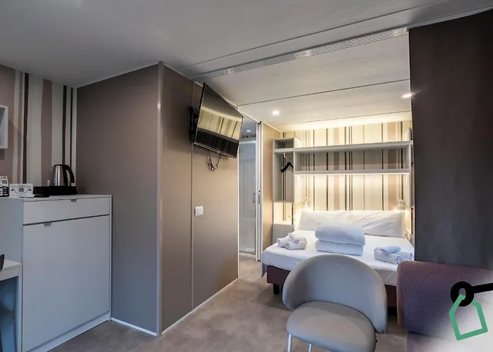 Hotiday Arena מלון 3*