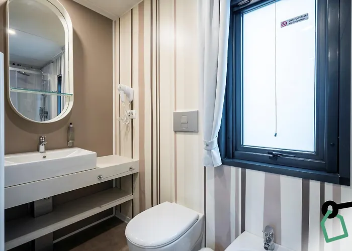 מלון Hotiday Arena 3*