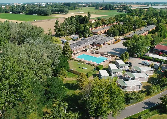 Hotiday Arena Ξενοδοχείο 3*