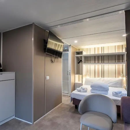 Hotiday Arena فندق 3*